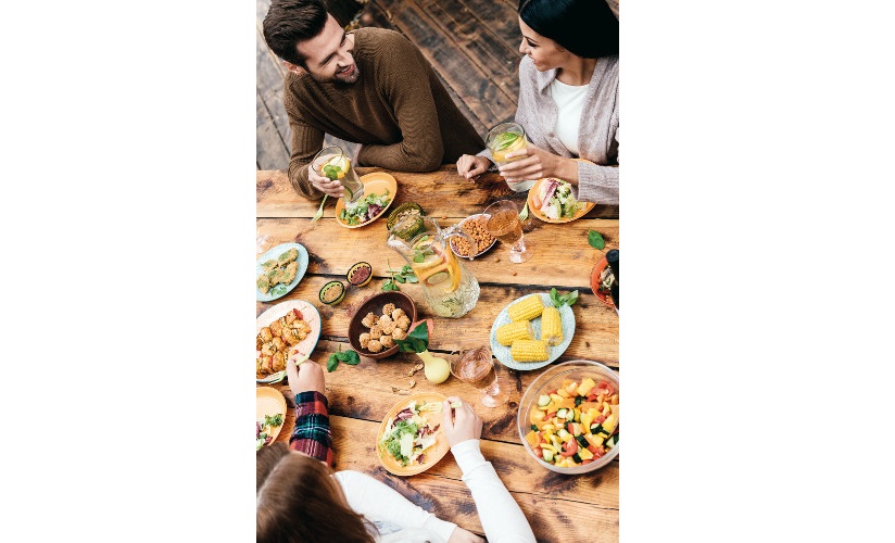 0400_Spise med venner_g-stockstudio_shutterstock_323732708.jpg