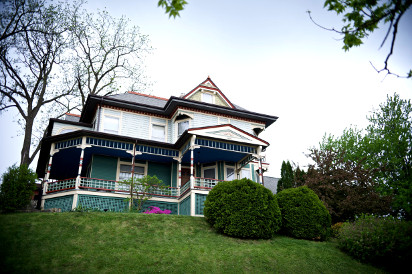 Photo of a Victorian house in Dubuque, Iowa