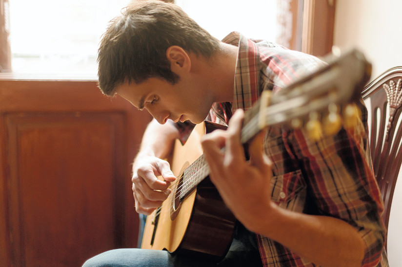 1505_Spille gitar_Mystock88photo_dreamstime_l_31869414.jpg