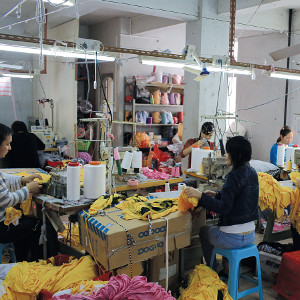 1230_Tekstilfabrikk Asia_LewisTsePuiLung_iStock_000041315760_Large_s.jpg