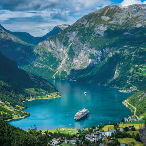 2208_Geiranger_Sergey_Bogomyako_shutterstock_217496140_s.jpg