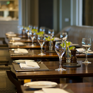 1200_restaurant_Irimaxim_dreamstime_l_39875776_s.jpg